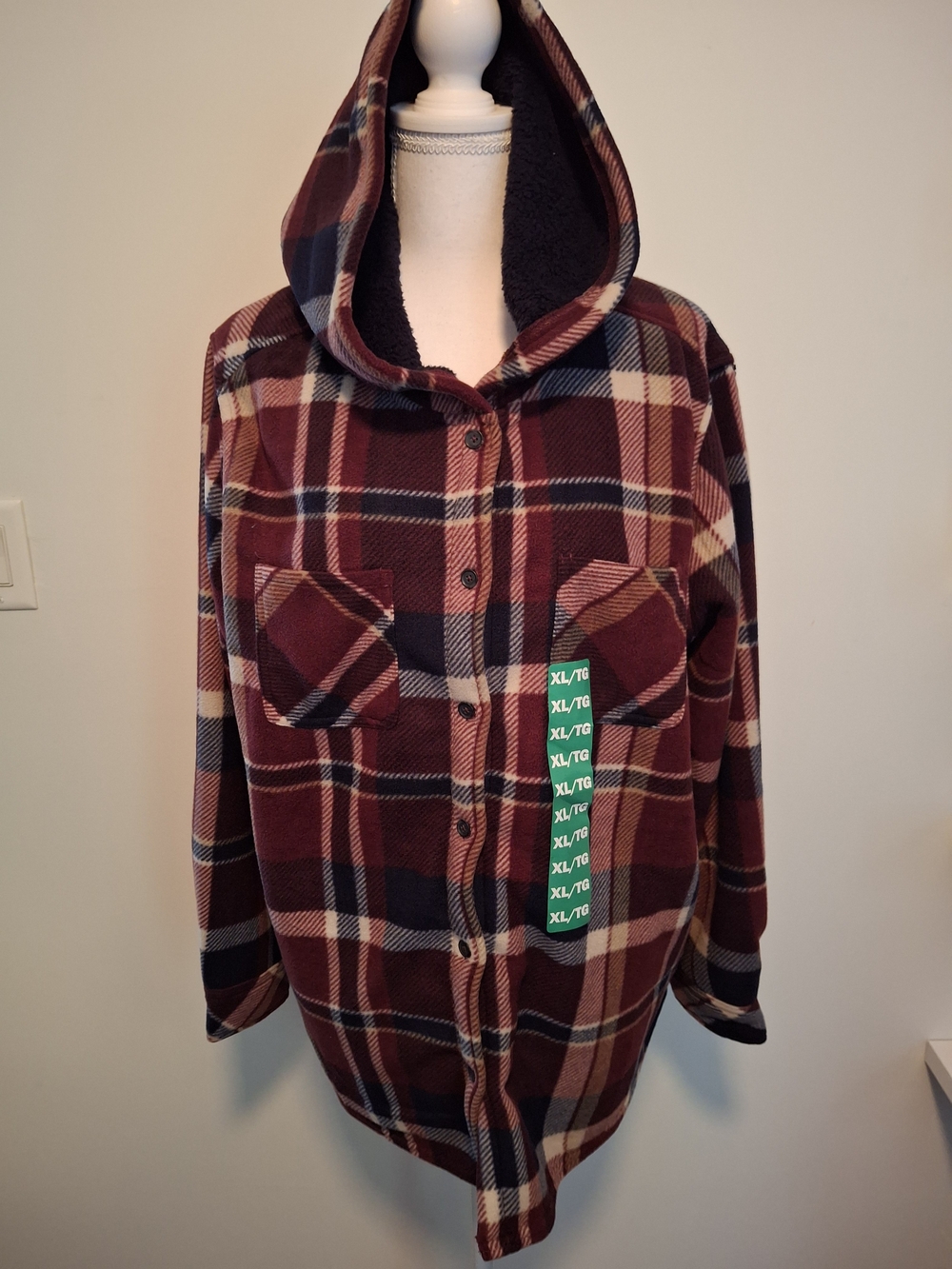 NWT. Realtree Ladies Maroon Plaid Hooded Sherpa Utility Jacket. XL.